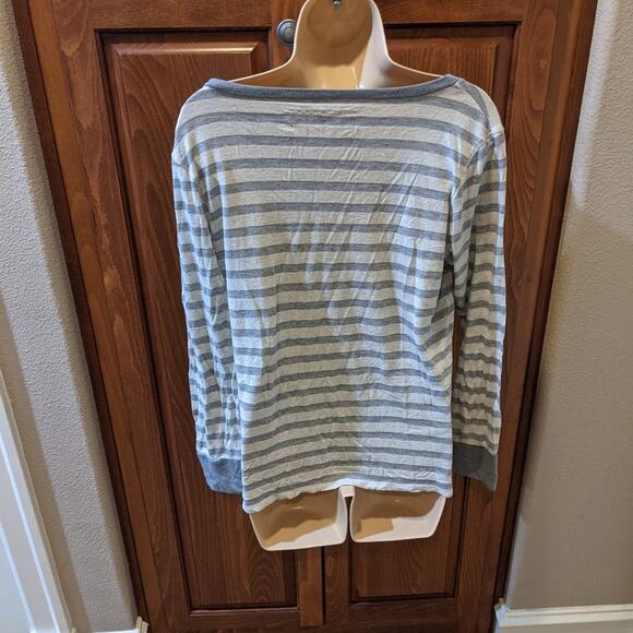 Vans Long Sleeved Grey and White Striped T-shirt Size Medium - Picture 2 of 7